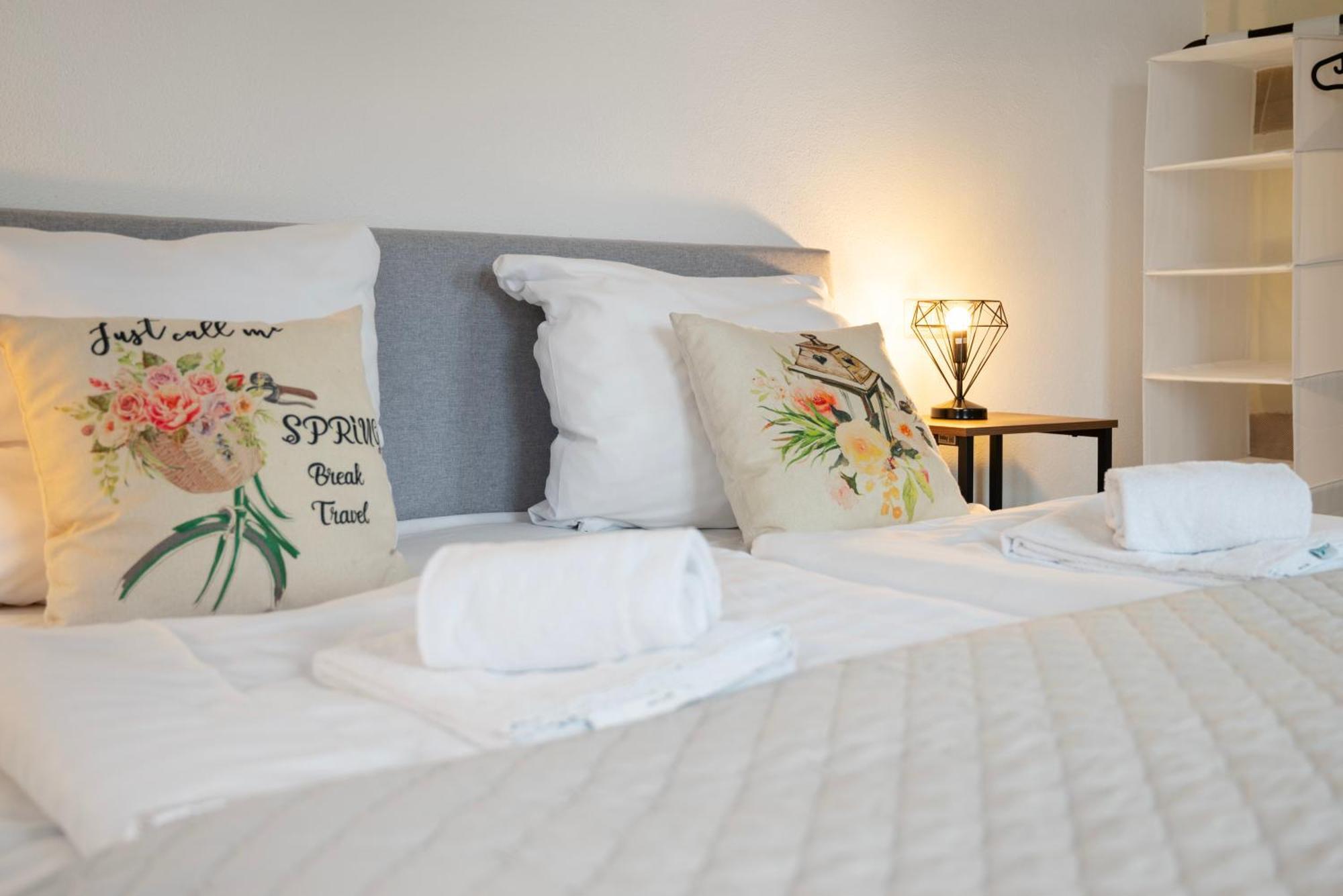 Backhome - Business&Family - Fantastische Schlosslage, Smarttv, Waschtrockner, Netflix, 50Qm, 24H Checkin - Apartment 3 Ludwigsburg Buitenkant foto